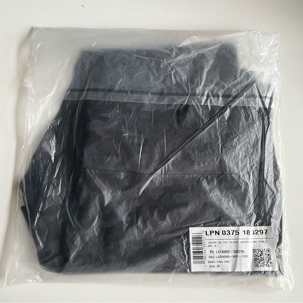 Fabletics - On-The-Go High-Waisted Legging - Tonal Camo. Size: 2X. NIB (1439) - Picture 2 of 10